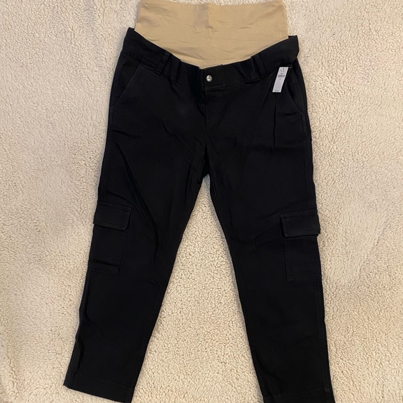 Gap NWT maternity cargo pants - Picture 5 of 9